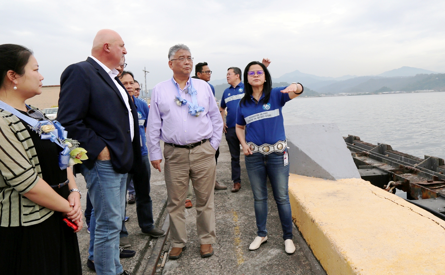 1 - eisma with caribbean cruise officials at alava pier