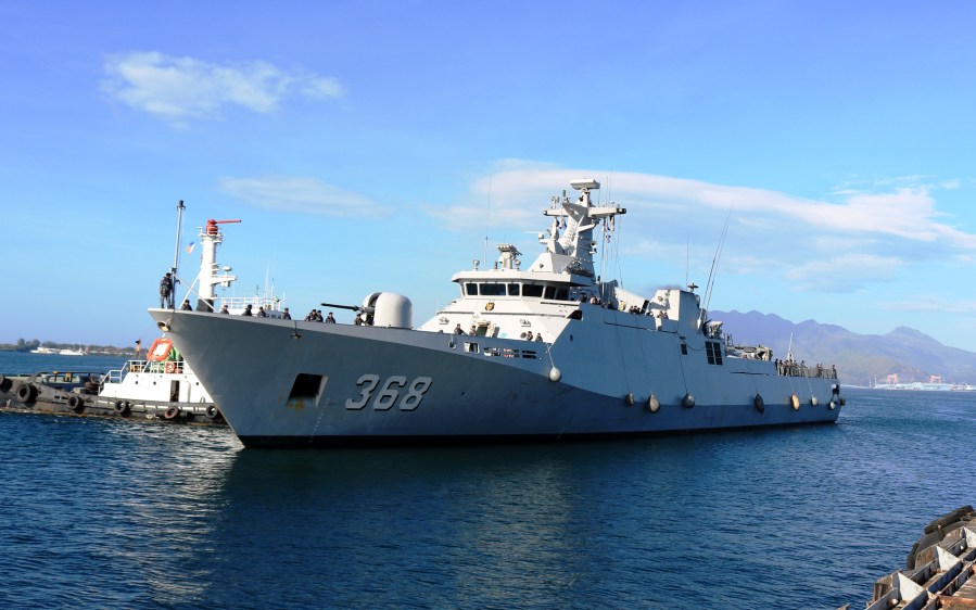 10-15 - indon navy arrival1