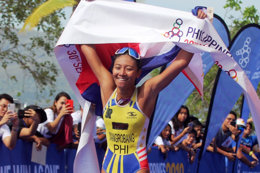 01dec - 2 - kim mangrobang for women's triathlon gold