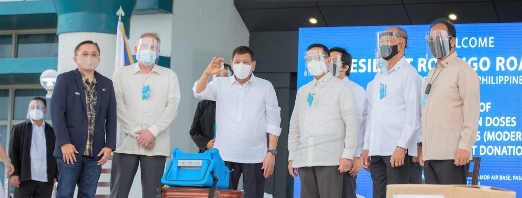 Duterte, cabinet welcome 3 million Moderna vaccines doses from&nbsp;U.S.