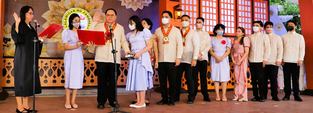 LOOK: Newly-elected Zambales officials take oath of office during mass induction&nbsp;rites