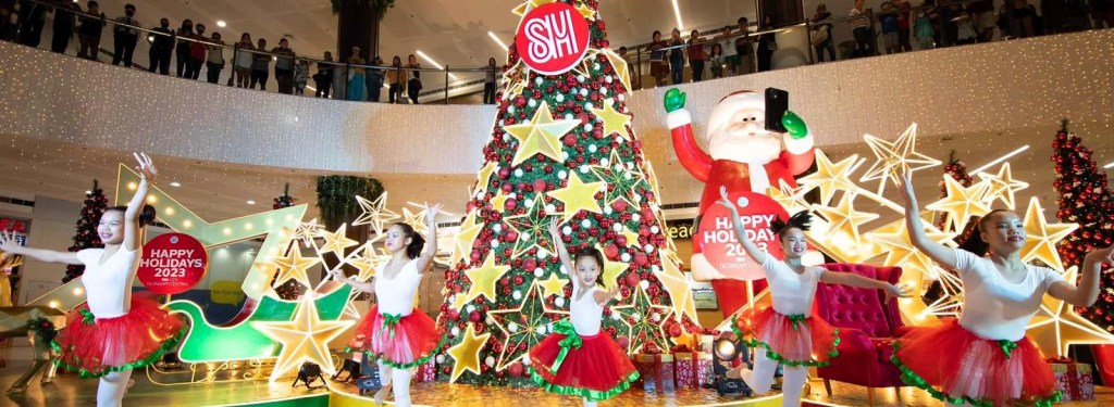 LOOK: SM CITY OLONGAPO CENTRAL LIGHTS UP CHRISTMAS&nbsp;CENTERPIECE