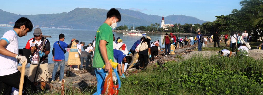 LOOK: SUBIC BAY COASTAL&nbsp;CLEANUP