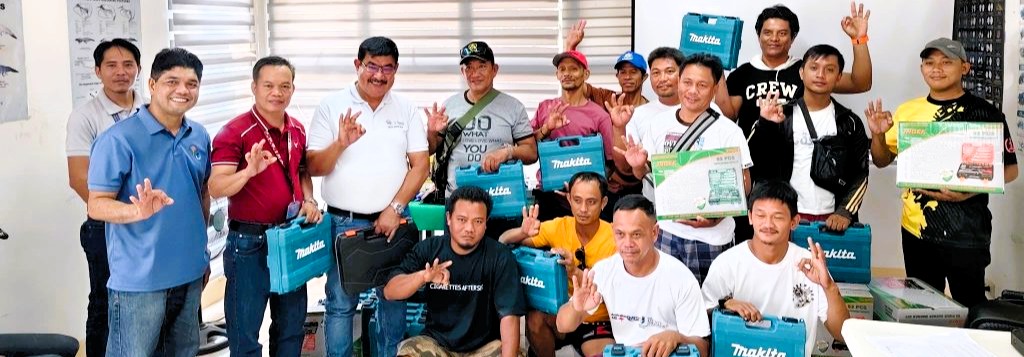 26 mangingisda sa Zambales tumanggap ng mga kagamitan mula sa&nbsp;BFAR