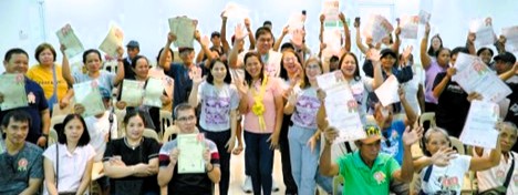 DAR Zambales distributes e-titles, condonation certificates to&nbsp;ARBs