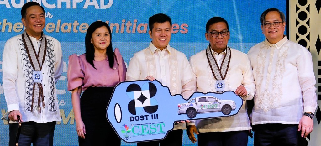 PDRRMO gets high-tech disaster-response command vehicle from&nbsp;DOST