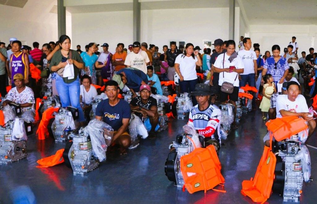 BFAR provides Aurora fisherfolk P8-M fisheries&nbsp;equipment