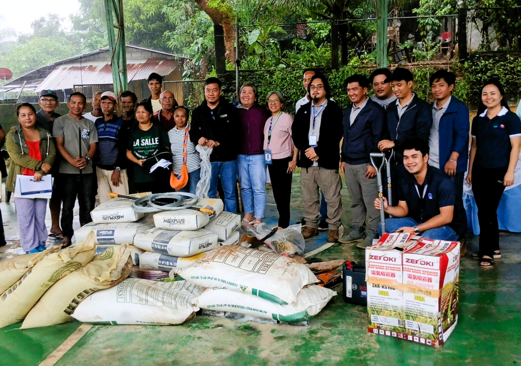 Botolan farmers get agri equipment from DENR,&nbsp;miners