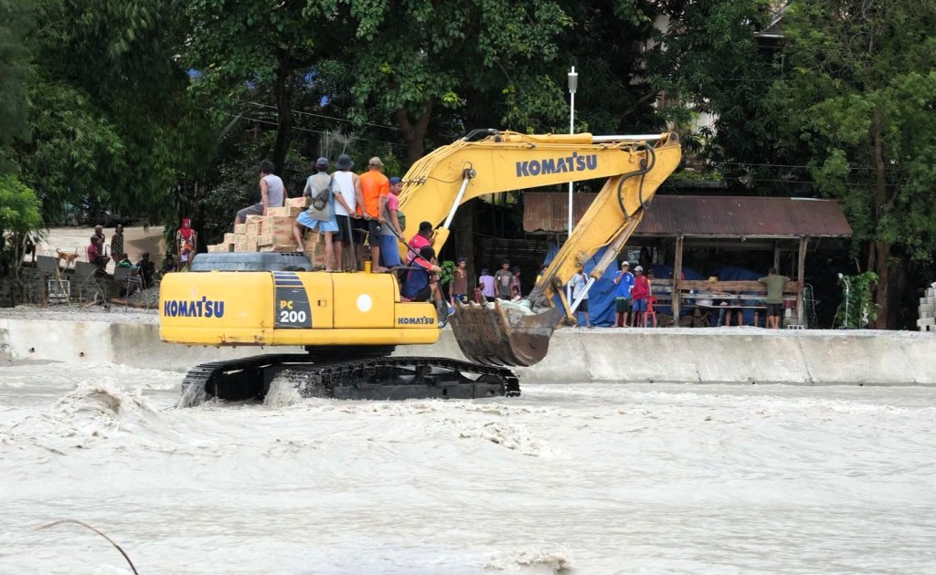 Brgy. Sta. Fe still isolated even as more help pours&nbsp;in