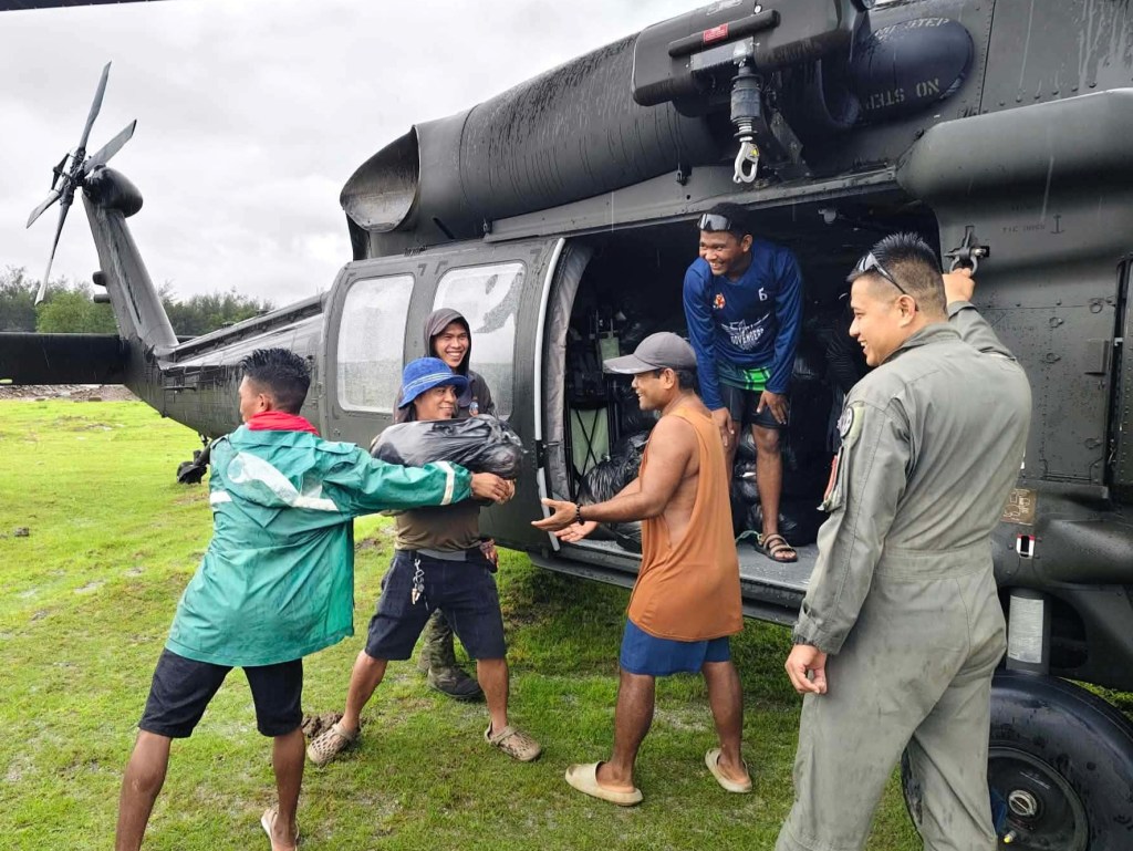 Zambales govt airlifts food supply to remote Aeta&nbsp;villages