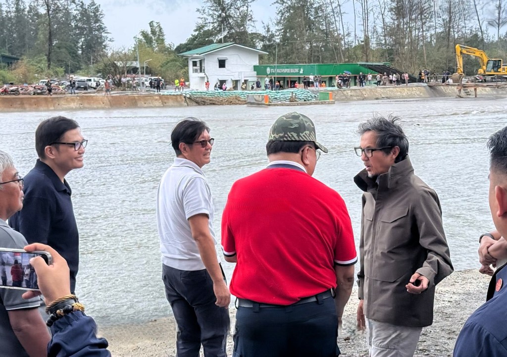 Pres. Marcos inspects isolated Sta. Fe community in San Marcelino,&nbsp;Zambales
